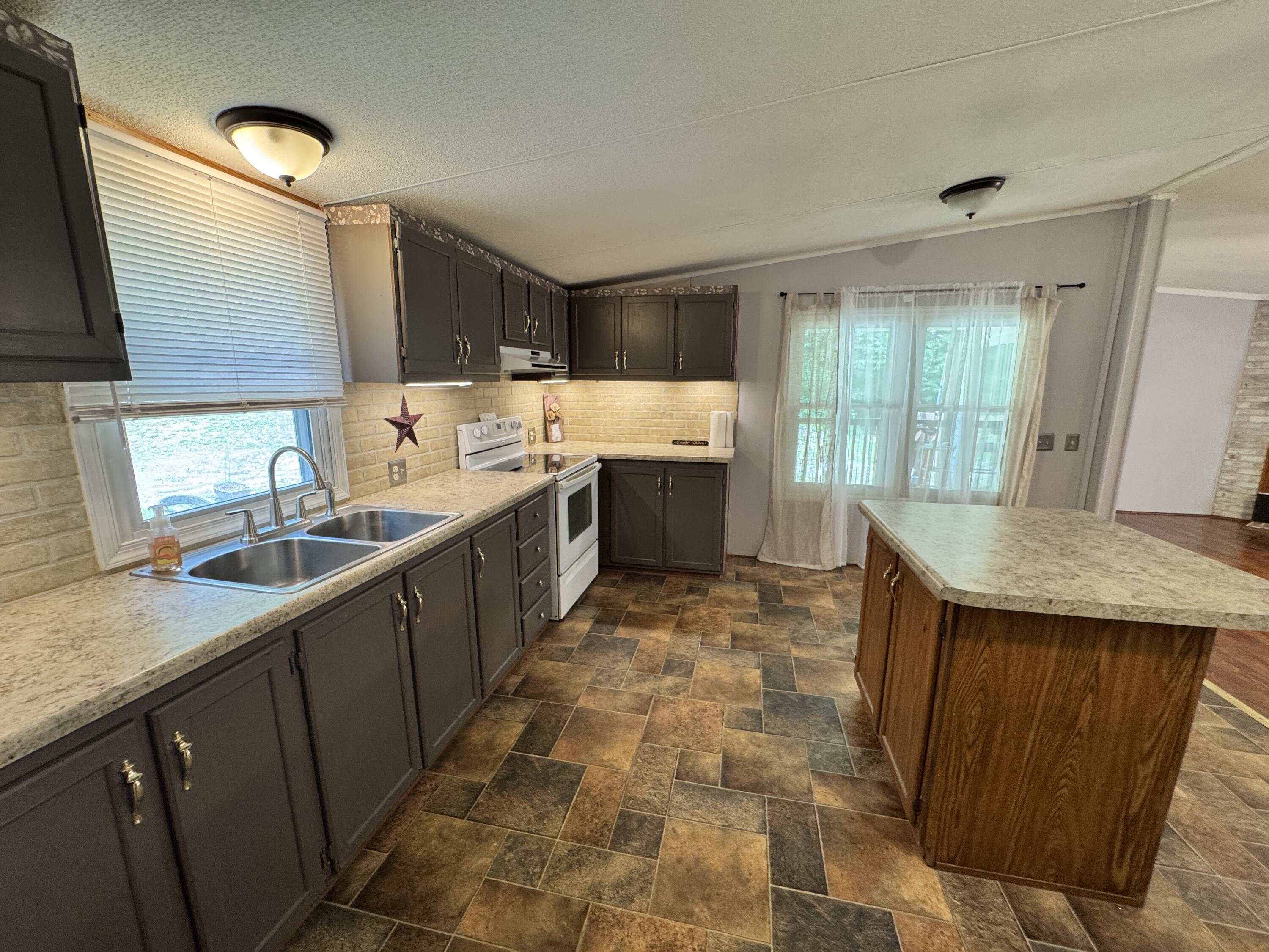 23 Meryls Road Buchanan, VA 24066 - Photo 3 of 26 Kitchen1