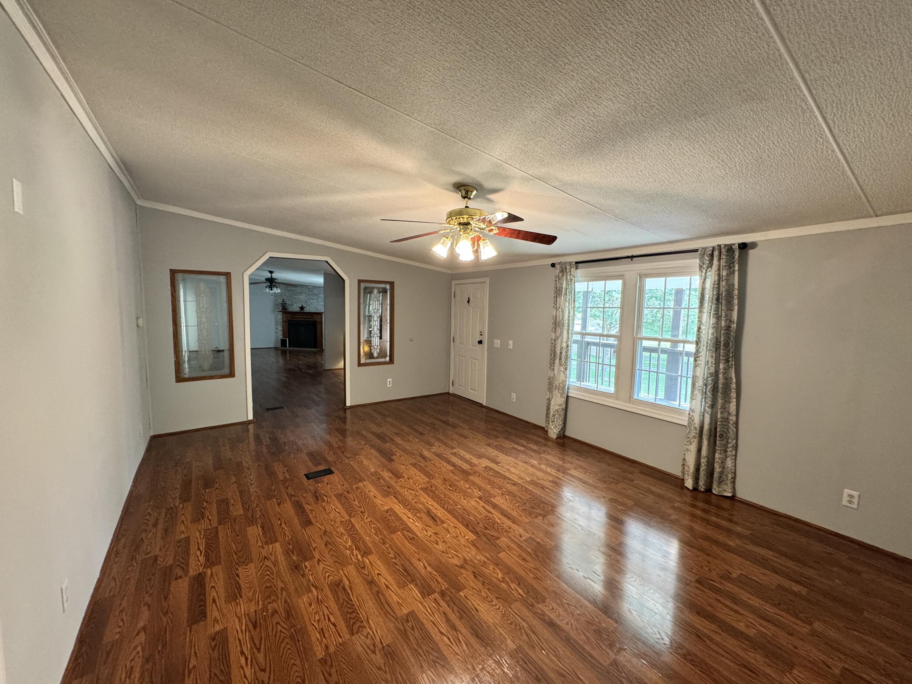 23 Meryls Road Buchanan, VA 24066 - Photo 4 of 26 living room2