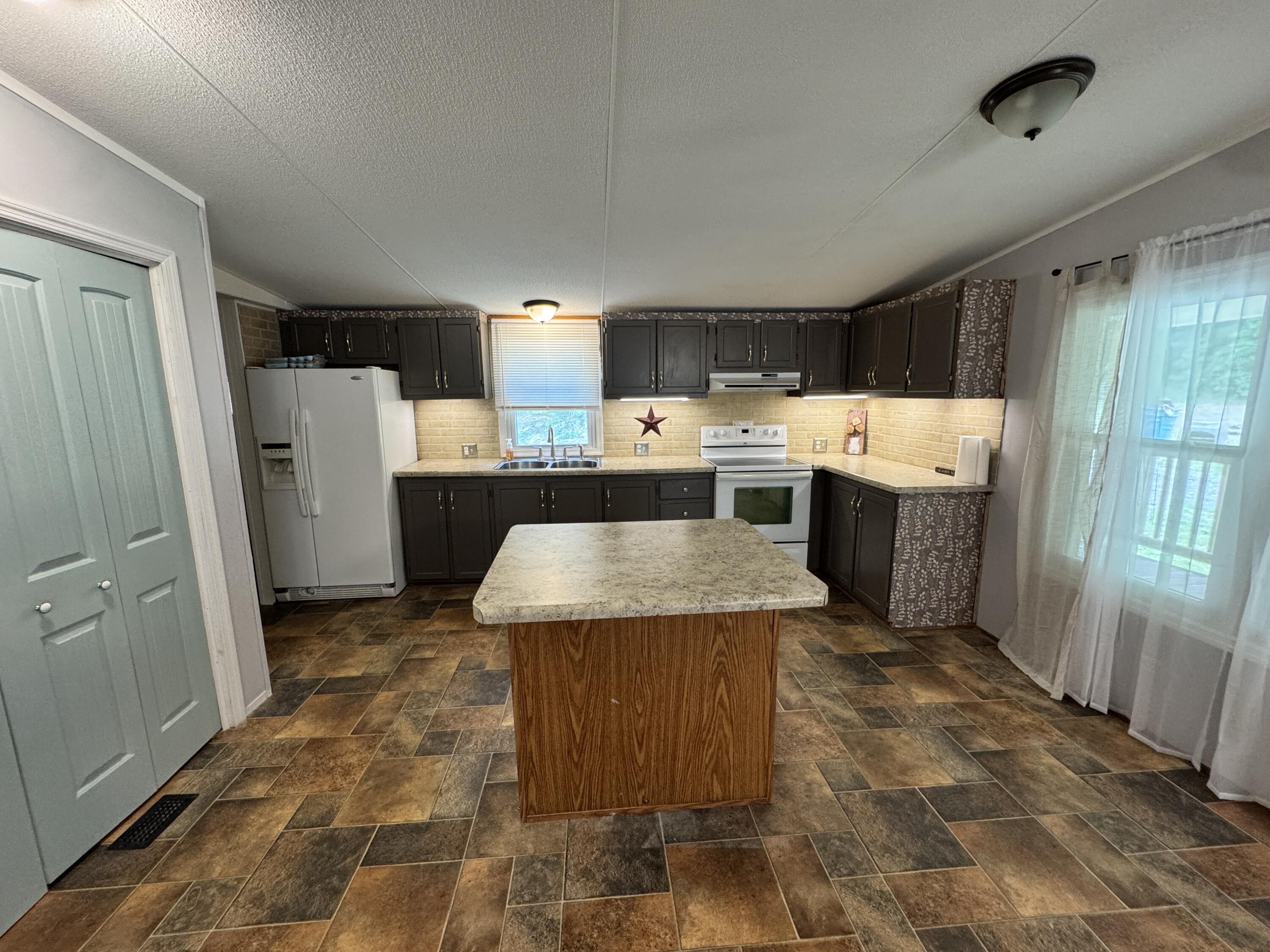 23 Meryls Road Buchanan, VA 24066 - Photo 5 of 26 kitchen3