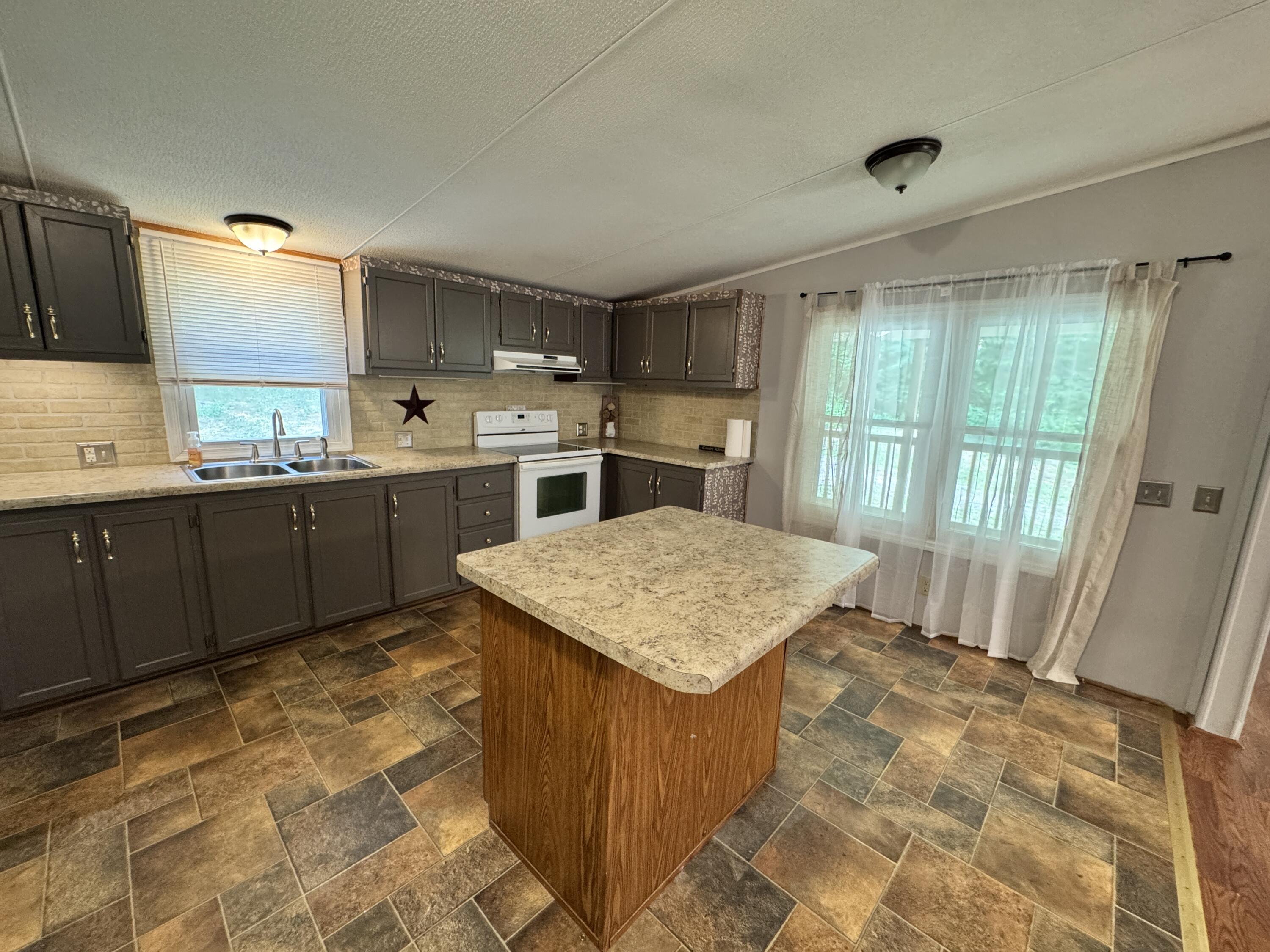 23 Meryls Road Buchanan, VA 24066 - Photo 6 of 26 Kitchen