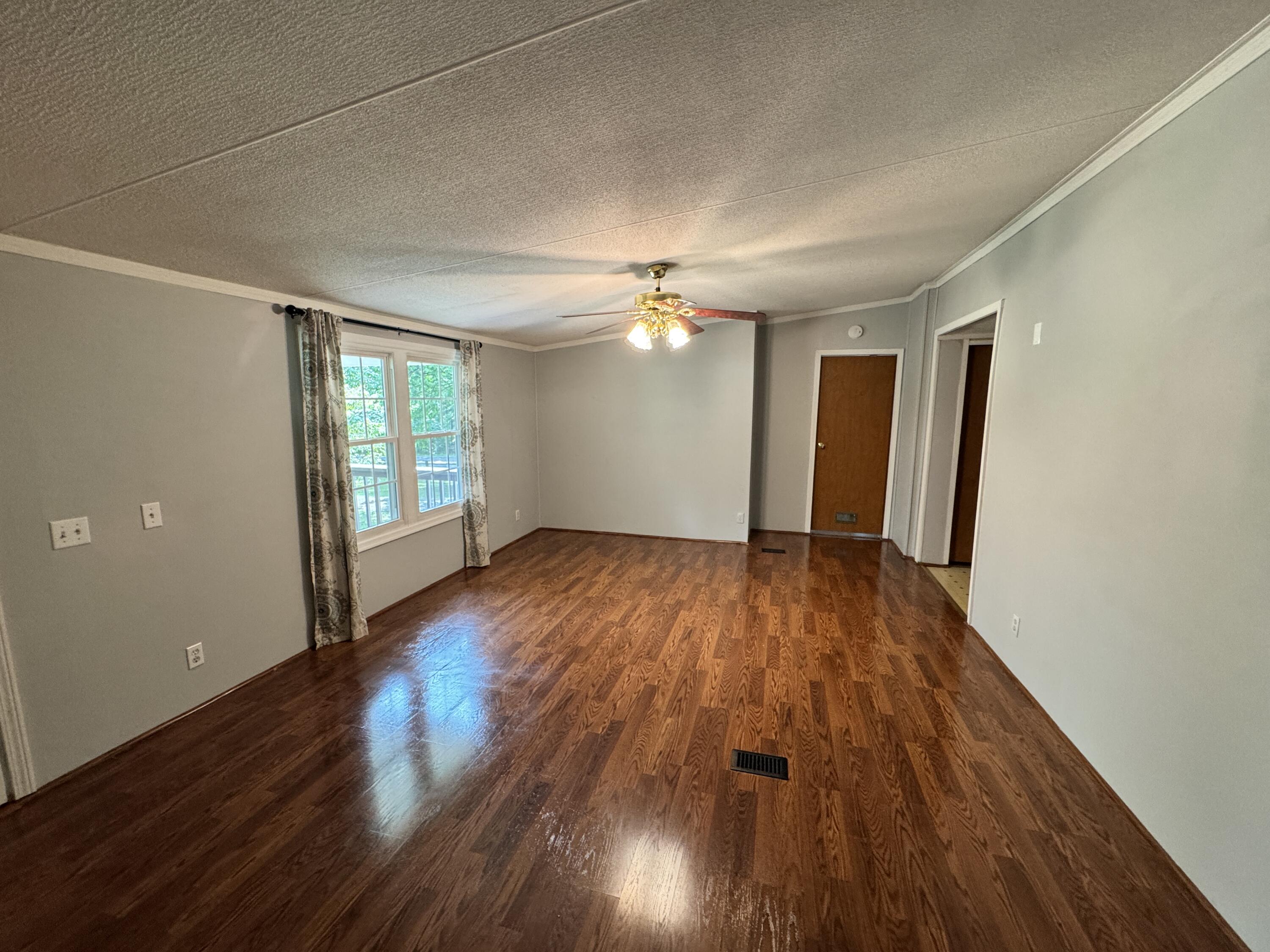 23 Meryls Road Buchanan, VA 24066 - Photo 9 of 26 living room1