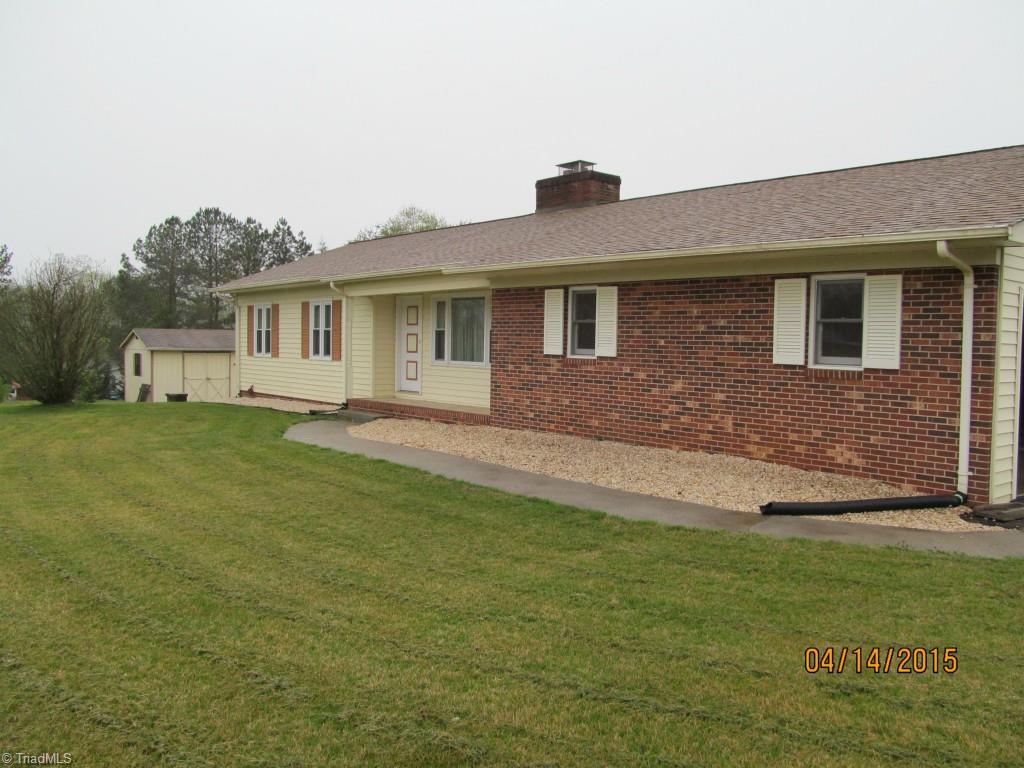 921 Pipers Gap Road Mount Airy, NC 27030 - Photo 4 of 19 Gallery Image 4
