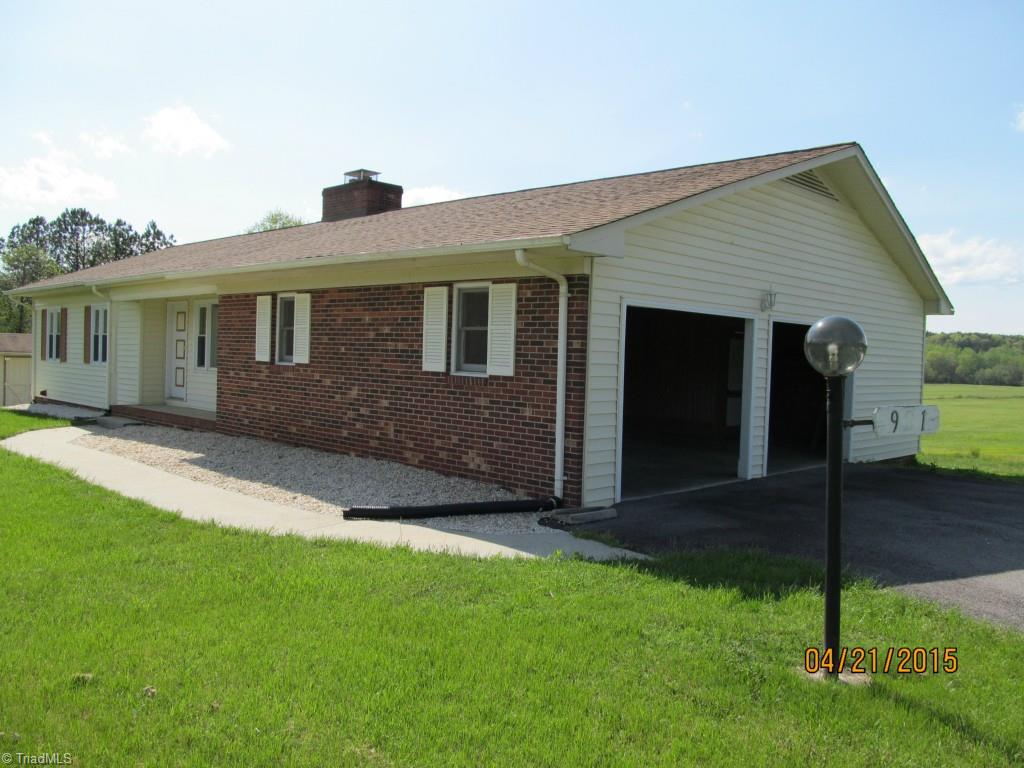 921 Pipers Gap Road Mount Airy, NC 27030 - Photo 6 of 19 Gallery Image 6
