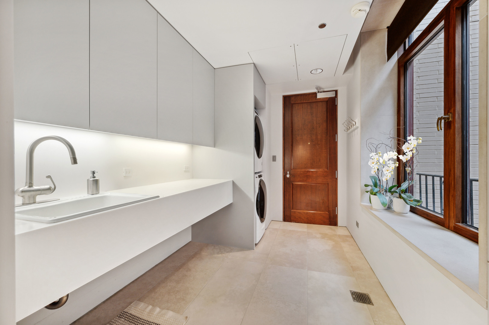 65 East Goethe Street, Unit 3W Chicago, IL 60610 - Photo 22 of 43 a bathroom with a sink and a mirror