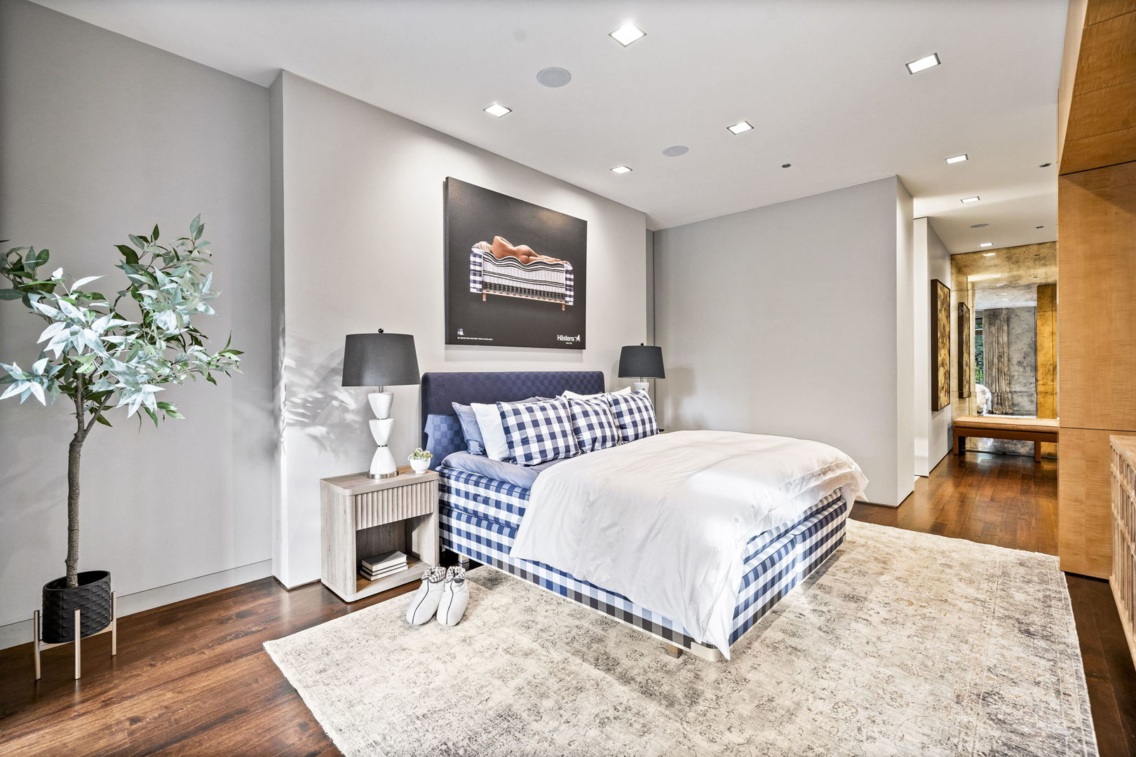 65 East Goethe Street, Unit 3W Chicago, IL 60610 - Photo 26 of 43 a bedroom with a bed and a potted plant