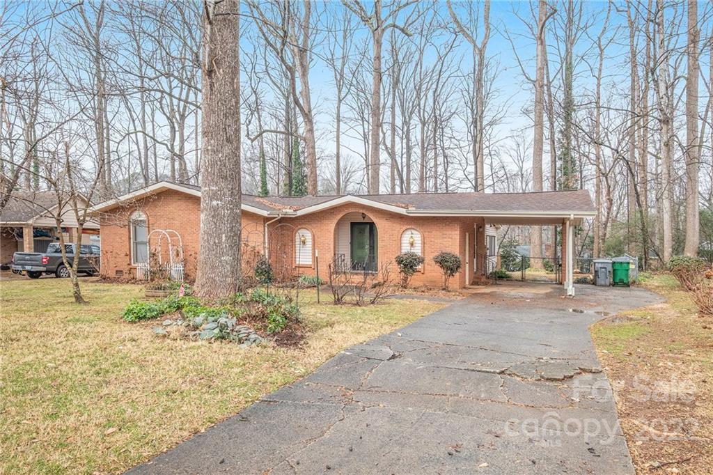 1446 McIlroy Road, Unit 8 Charlotte, NC 28212 - Photo 4 of 30 a front view of a house with garden