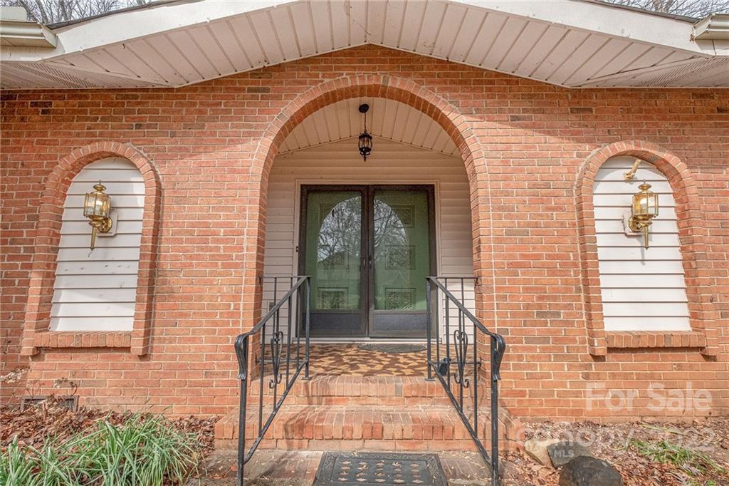 1446 McIlroy Road, Unit 8 Charlotte, NC 28212 - Photo 5 of 30 a front view of a house with a garden