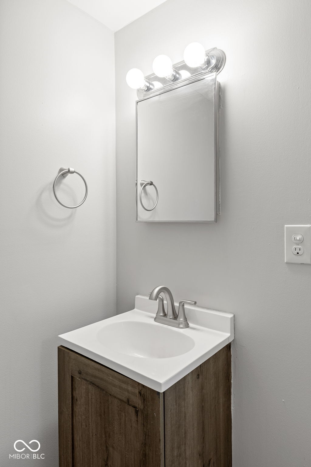 8233 Thompson Road Indianapolis, IN 46239 - Photo 23 of 43 Gallery Image 23