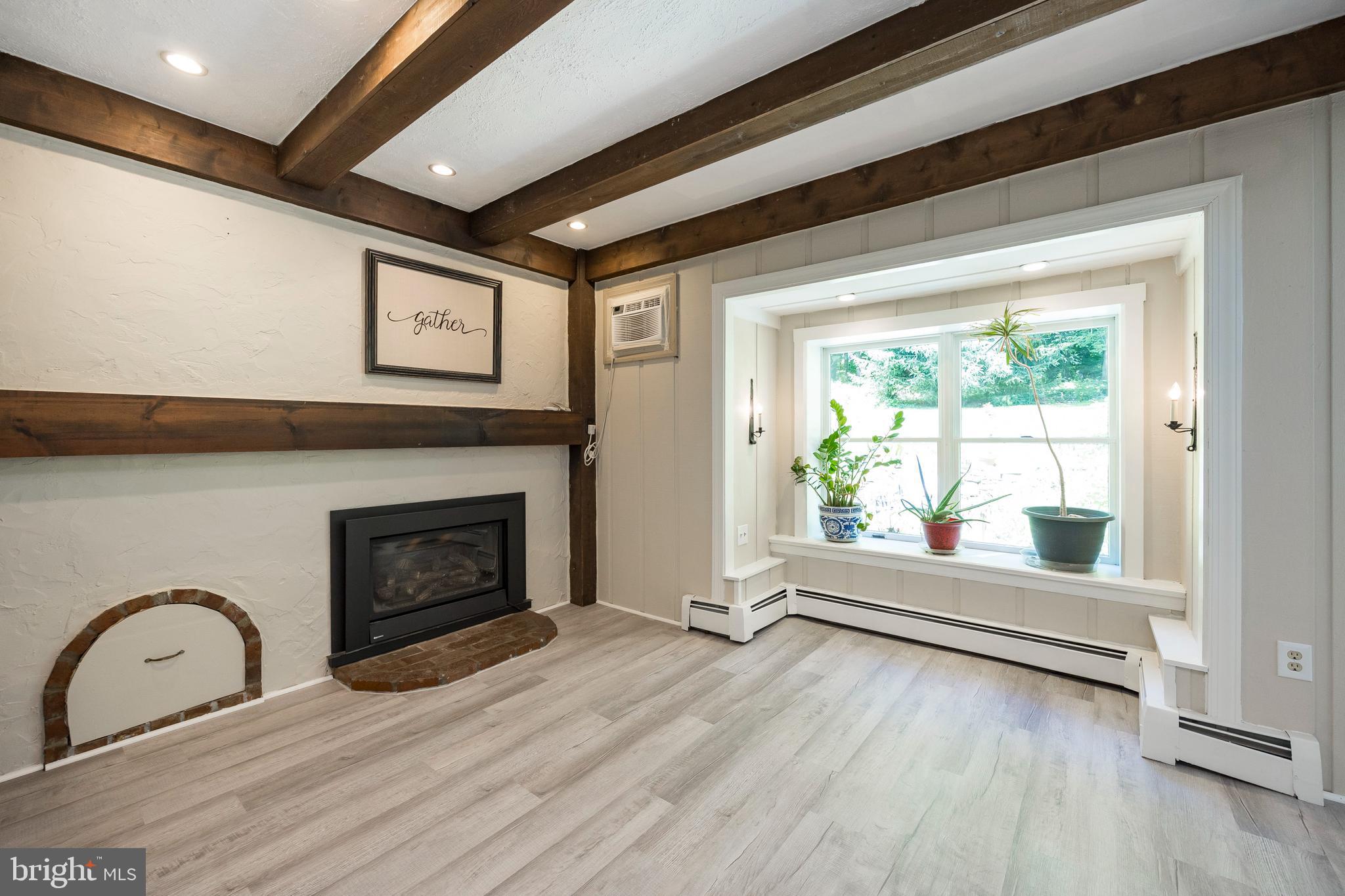 116 Ridgewood Circle Downingtown, PA 19335 - Photo 17 of 38 gas fireplace