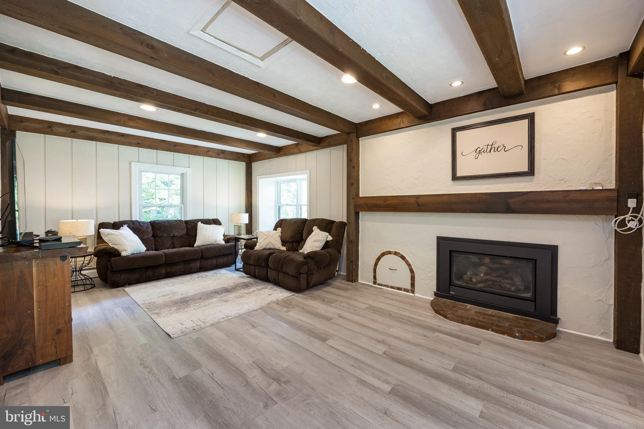 116 Ridgewood Circle Downingtown, PA 19335 - Photo 18 of 38 family room