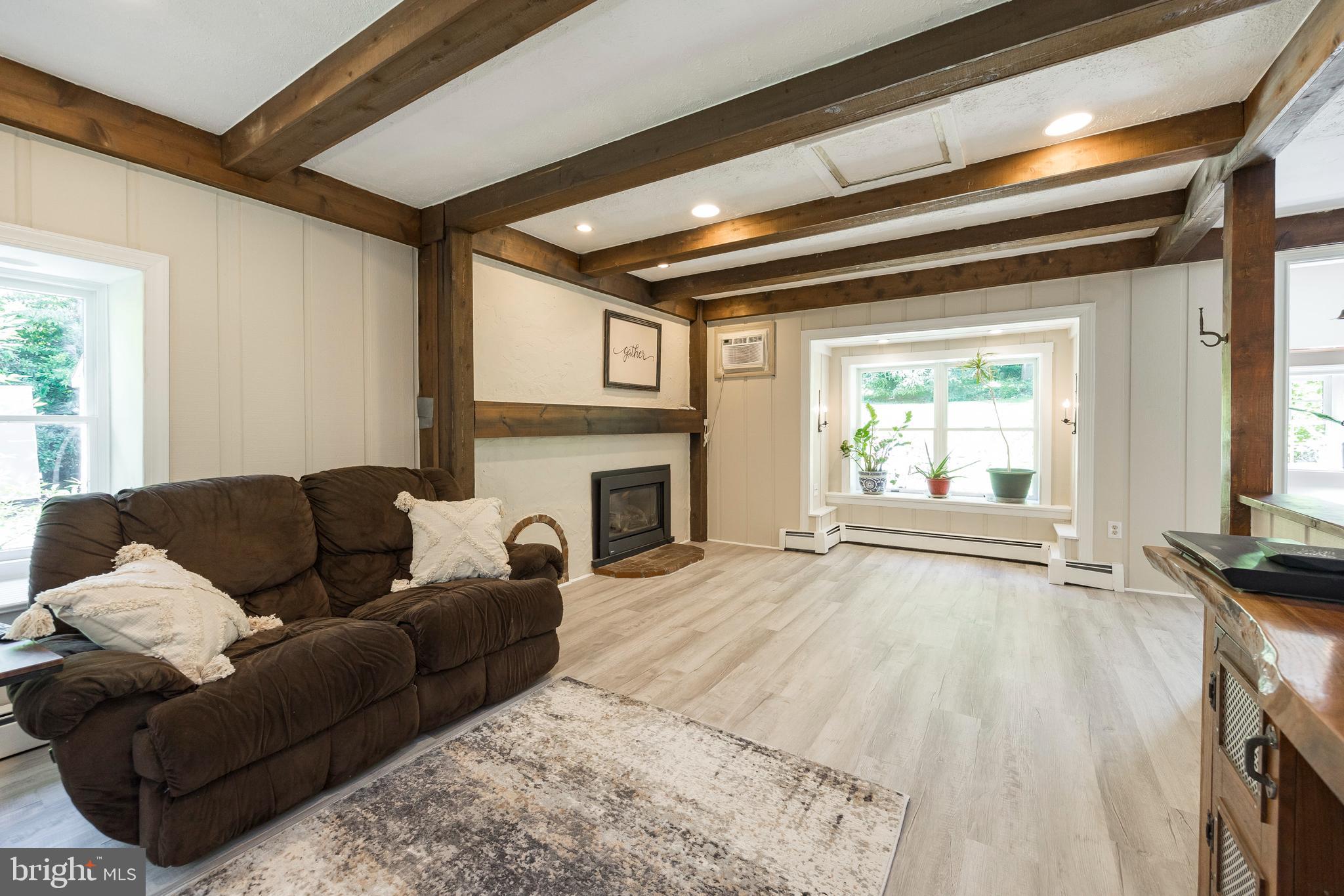 116 Ridgewood Circle Downingtown, PA 19335 - Photo 19 of 38 beam ceiling
