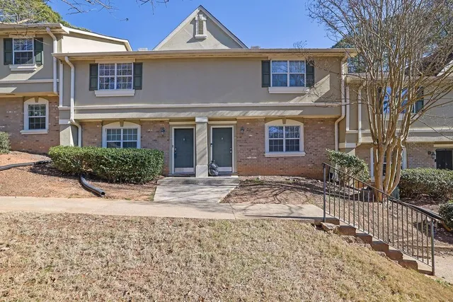 $249,950 | 6900 Roswell Road, Unit M3, Atlanta, GA 30328