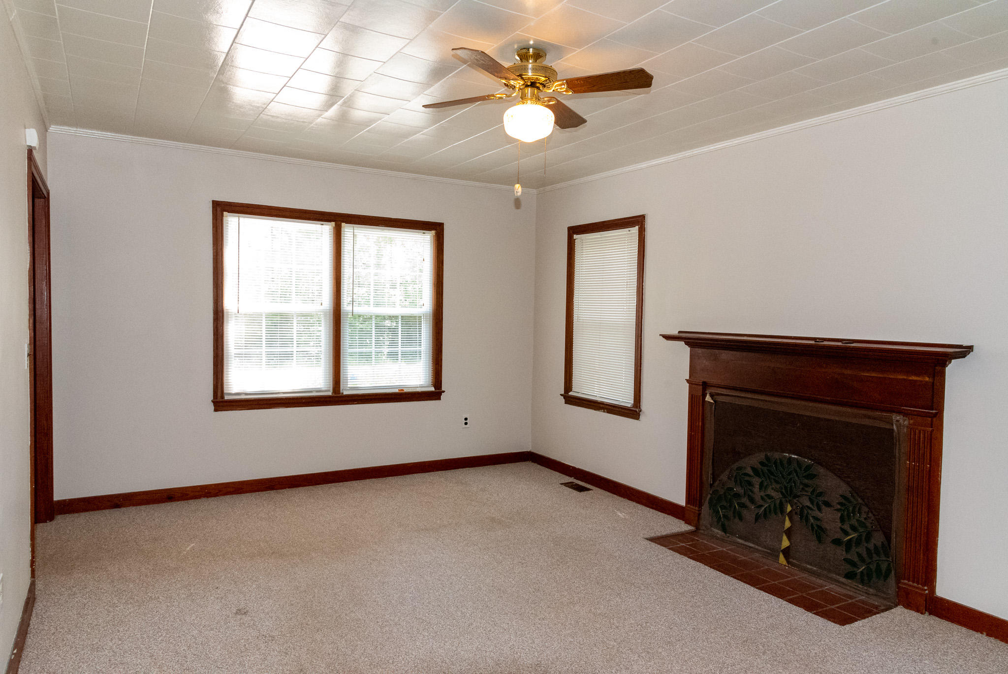 411 Center Street Walterboro, SC 29488 - Photo 11 of 19 Living Room