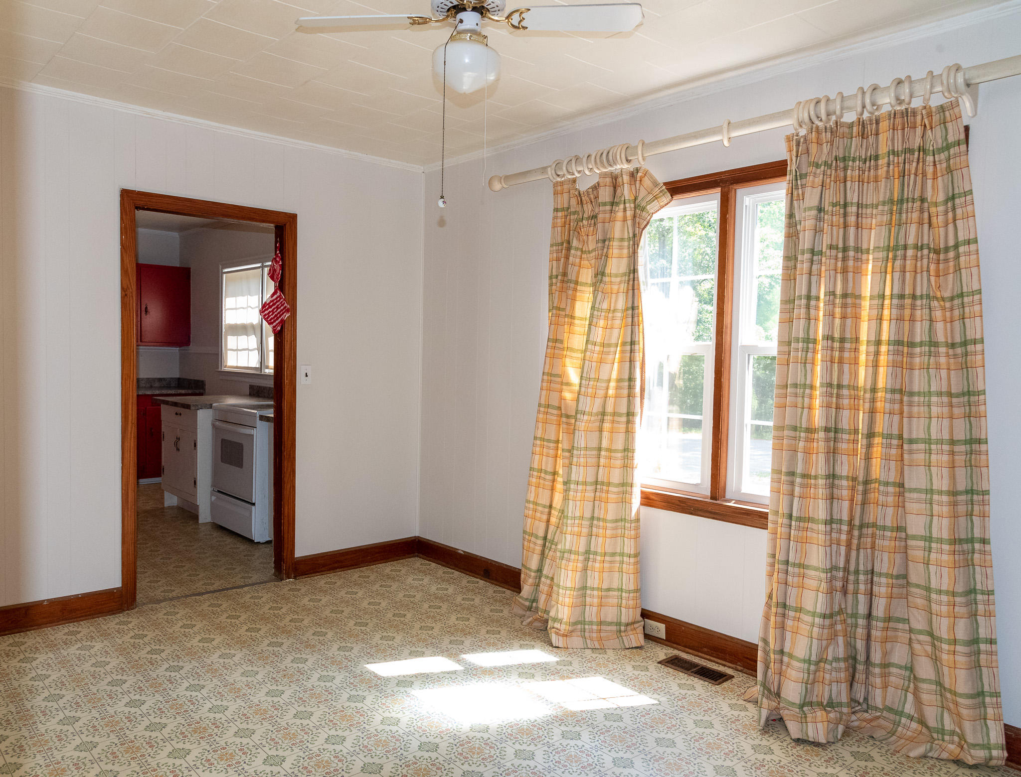 411 Center Street Walterboro, SC 29488 - Photo 10 of 19 Dining Room