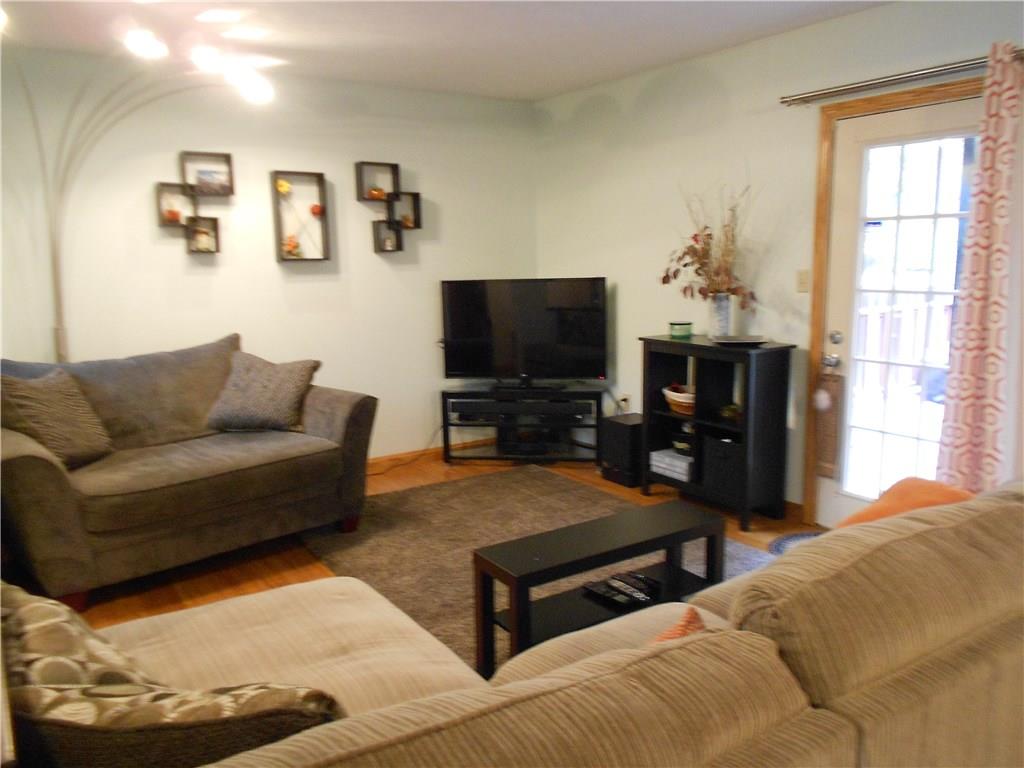 166 Old English Road Pittsburgh, PA 15237 - Photo 4 of 22 Gallery Image 4