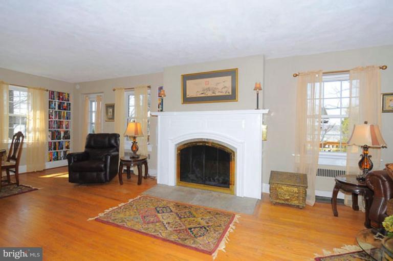 9811 Indian Queen Point Road Fort Washington, MD 20744 - Photo 8 of 30 Fireplace