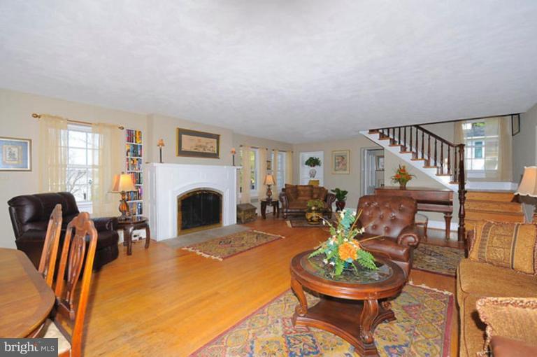 9811 Indian Queen Point Road Fort Washington, MD 20744 - Photo 10 of 30 Living Room #3