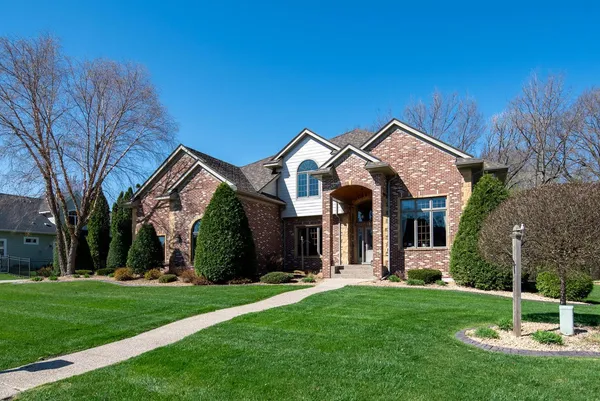 $849,800 | 204 Woodhill Court, Mankato, MN 56001