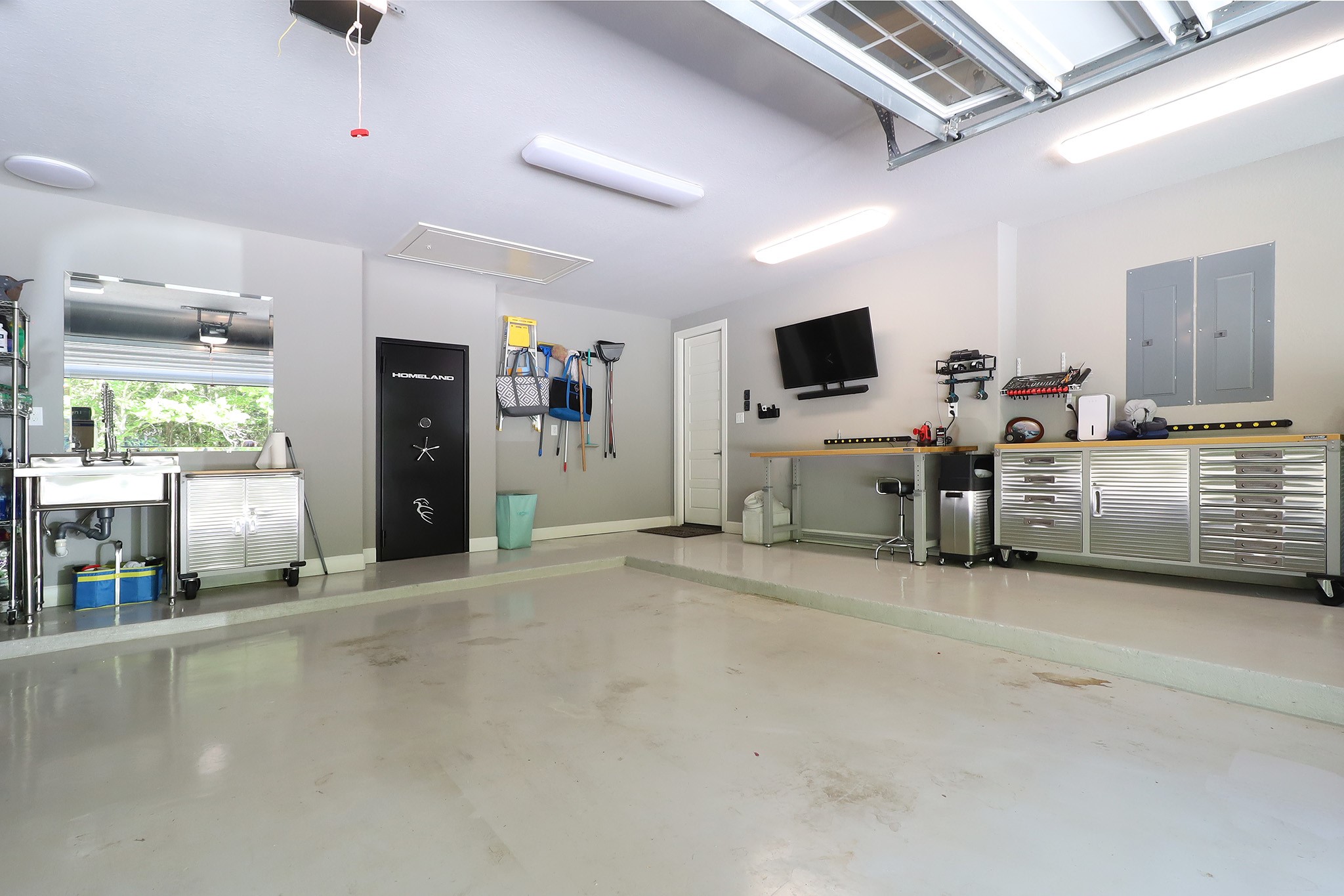 121 Red Hawk Road Huntsville, TX 77340 - Photo 45 of 48 MEN! Look at this garage!!!