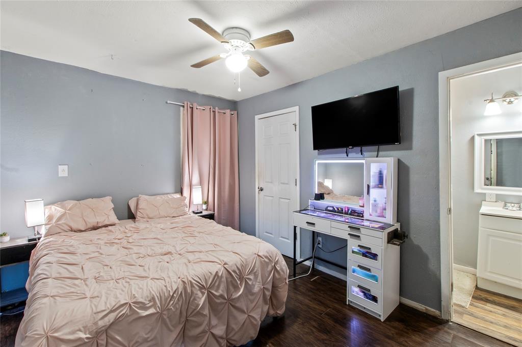 335 Running Brook Road Mabank, TX 75156 - Photo 13 of 21 Bedroom #1 with ensuite
