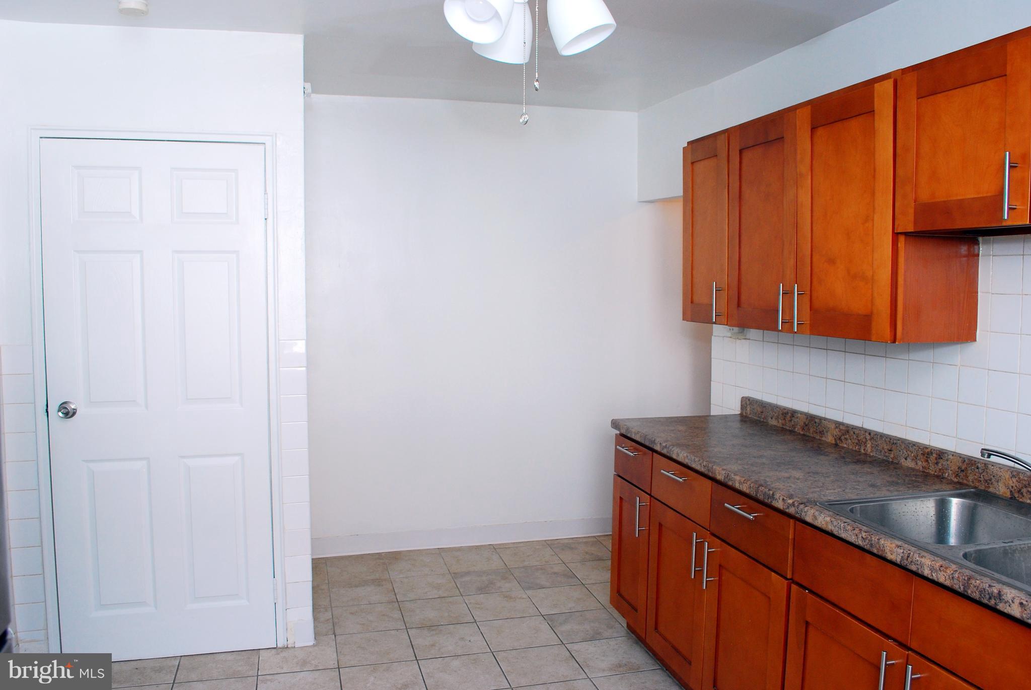 212 Robbins Street Philadelphia, PA 19111 - Photo 6 of 18