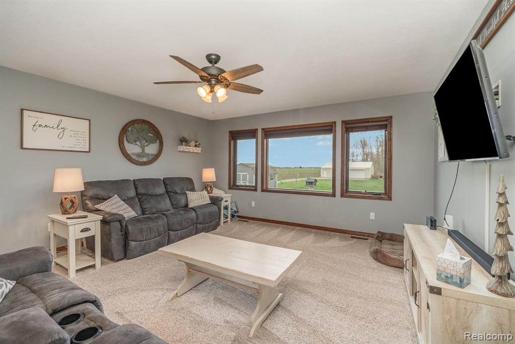 2019 Mosher Road Kawkawlin, MI 48631 - Photo 8 of 35
