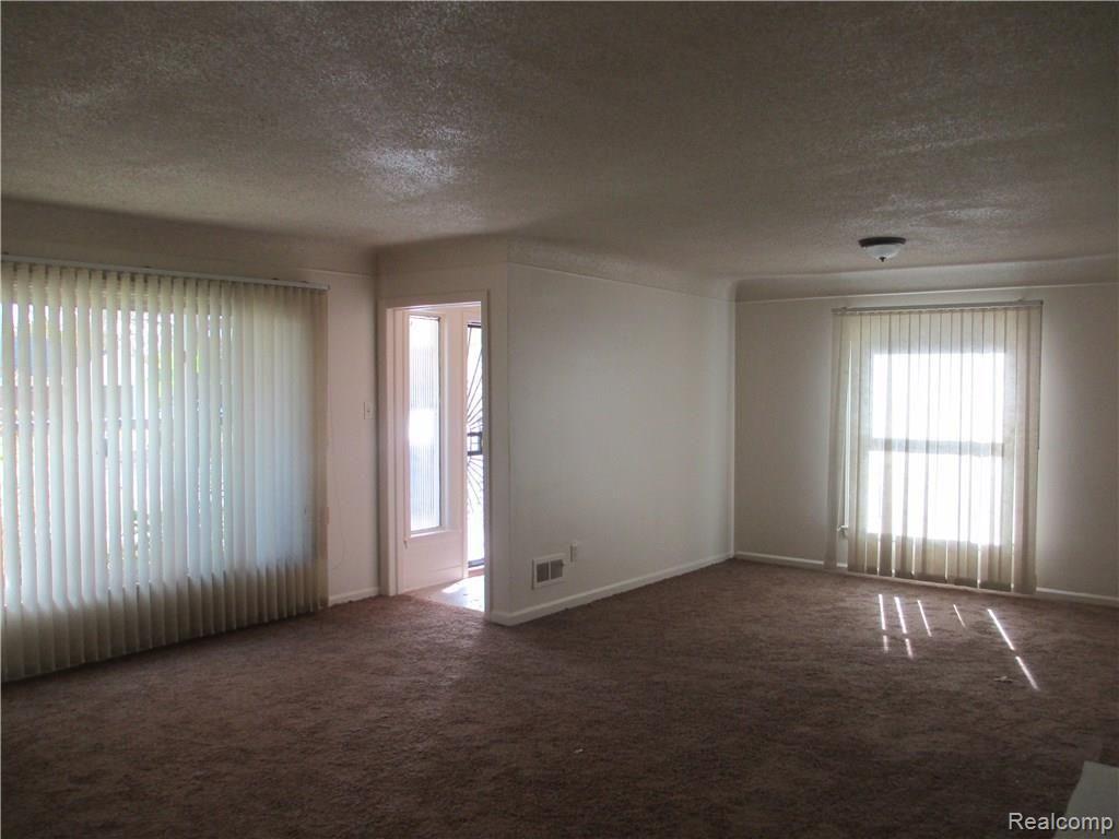 21401 Ridgedale Street Oak Park, MI 48237 - Photo 2 of 7 IMG_6048.JPG