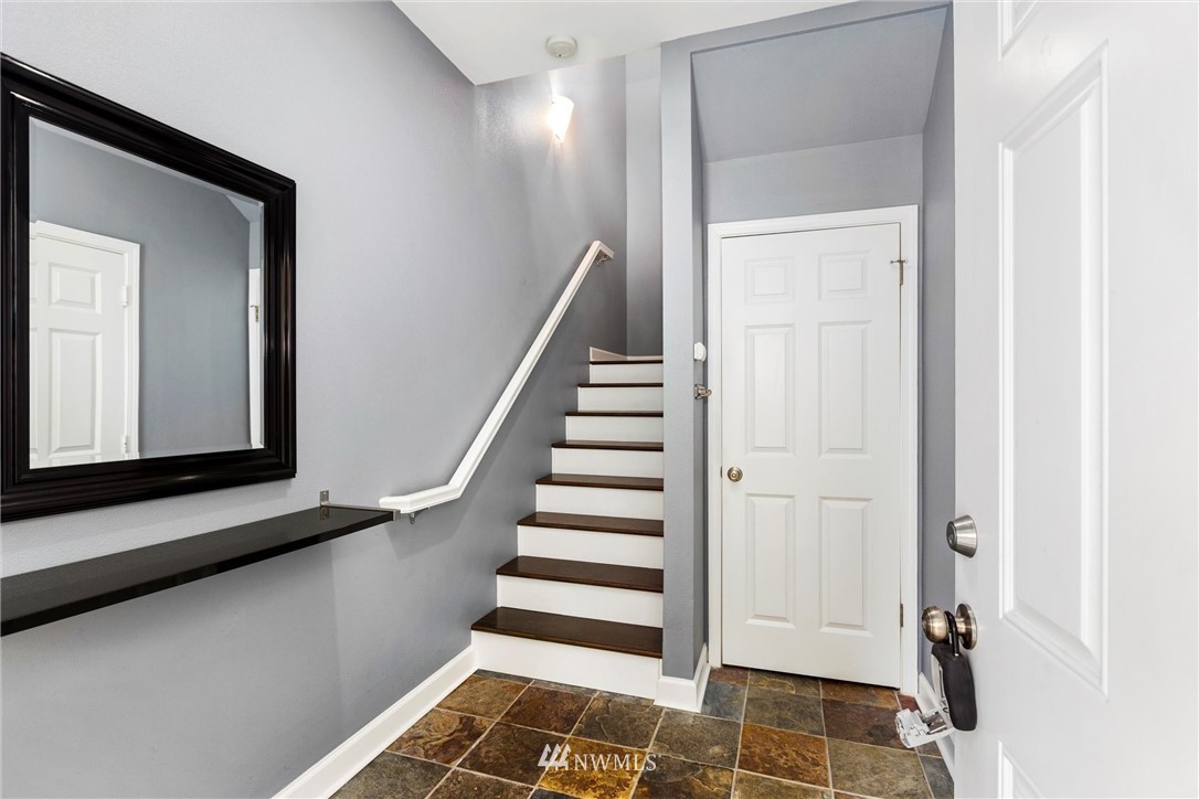 702 228th Street Southwest, Unit L202 Bothell, WA 98021 - Photo 3 of 28 Gallery Image 3