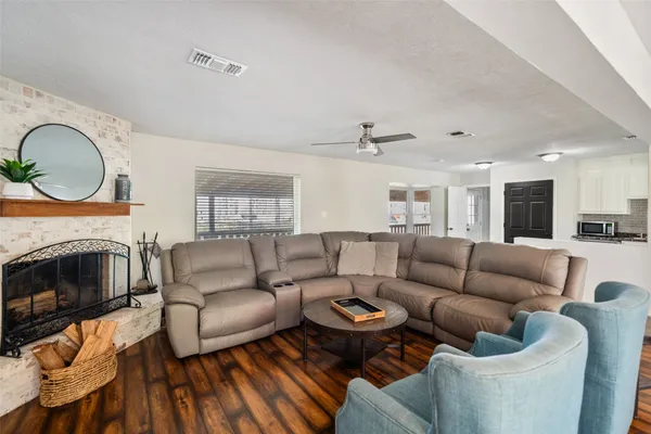 $425,000 | 7457 County Line Road, Willis, TX 77378