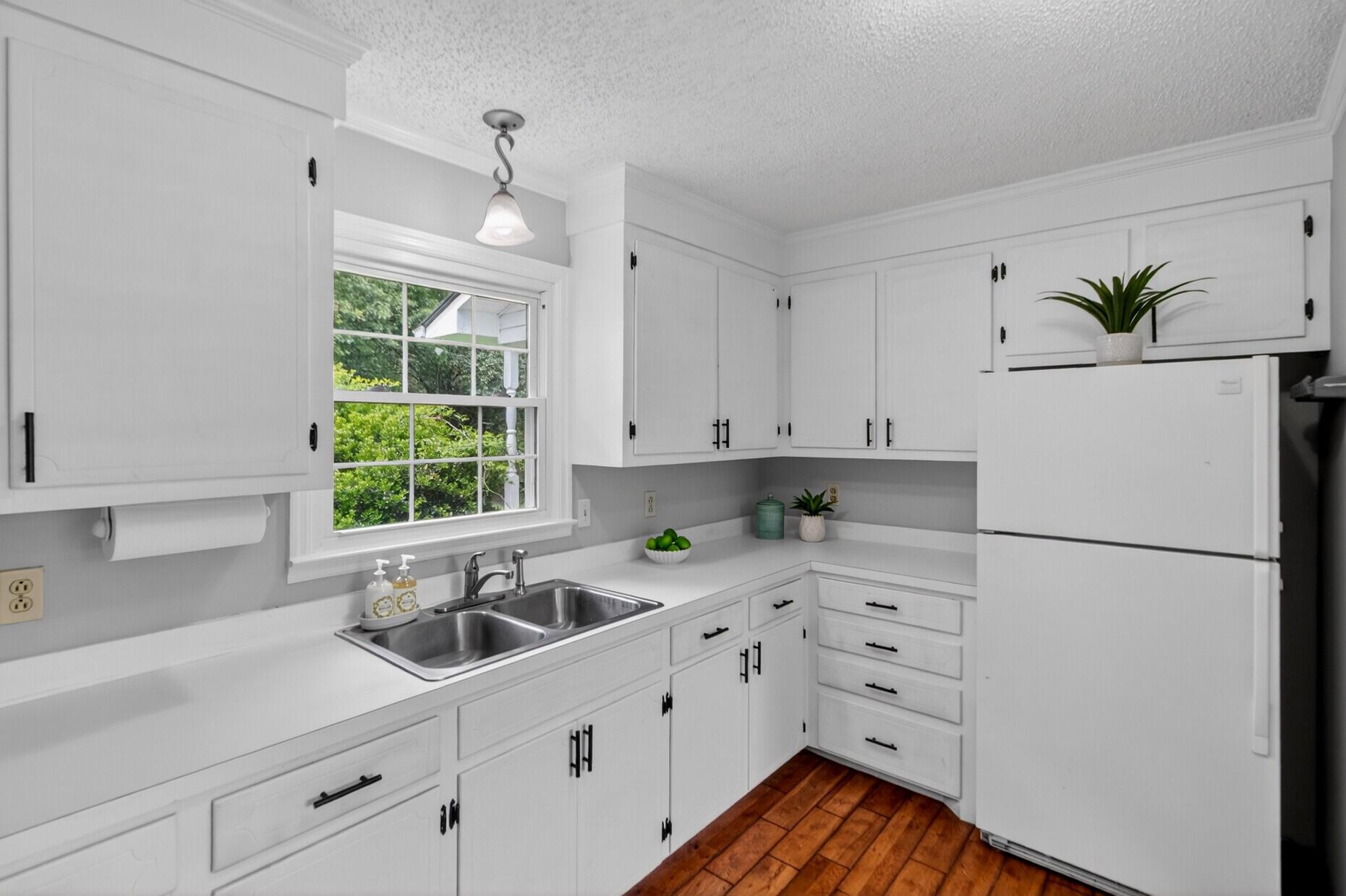 1824 Highway 61 Ridgeville, SC 29472 - Photo 14 of 35 14. Ample cabinet space