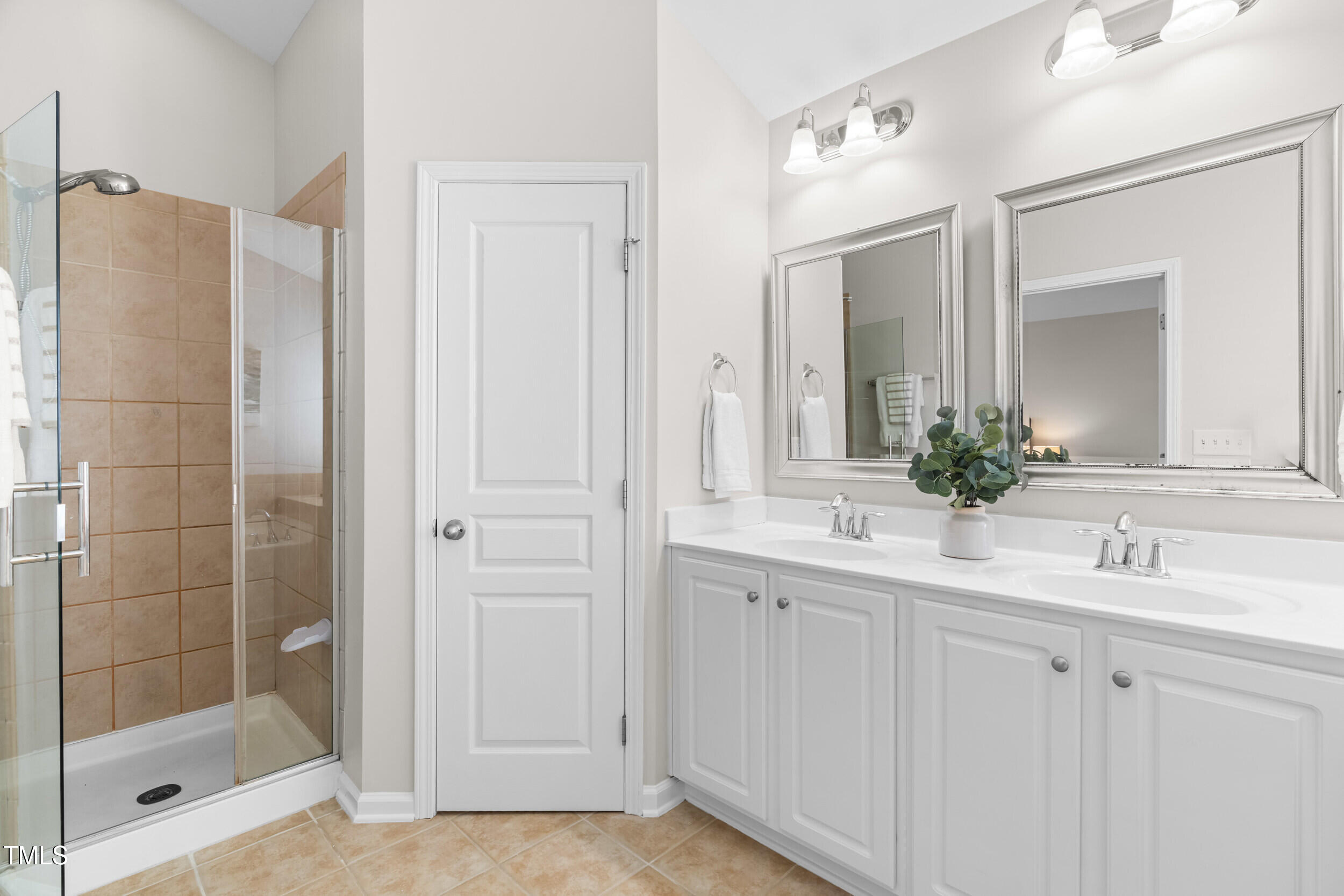 2816 Prospect Parkway Durham, NC 27703 - Photo 25 of 38 a bathroom with a shower sink and mirror