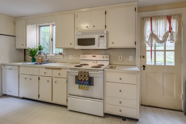 70 Gayland Road Needham, MA 02492 - Photo 15 of 30 Gallery Image 15