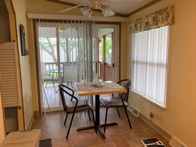 819 South 9th Street DeKalb, IL 60115 - Photo 4 of 20 a dining room with furniture and window