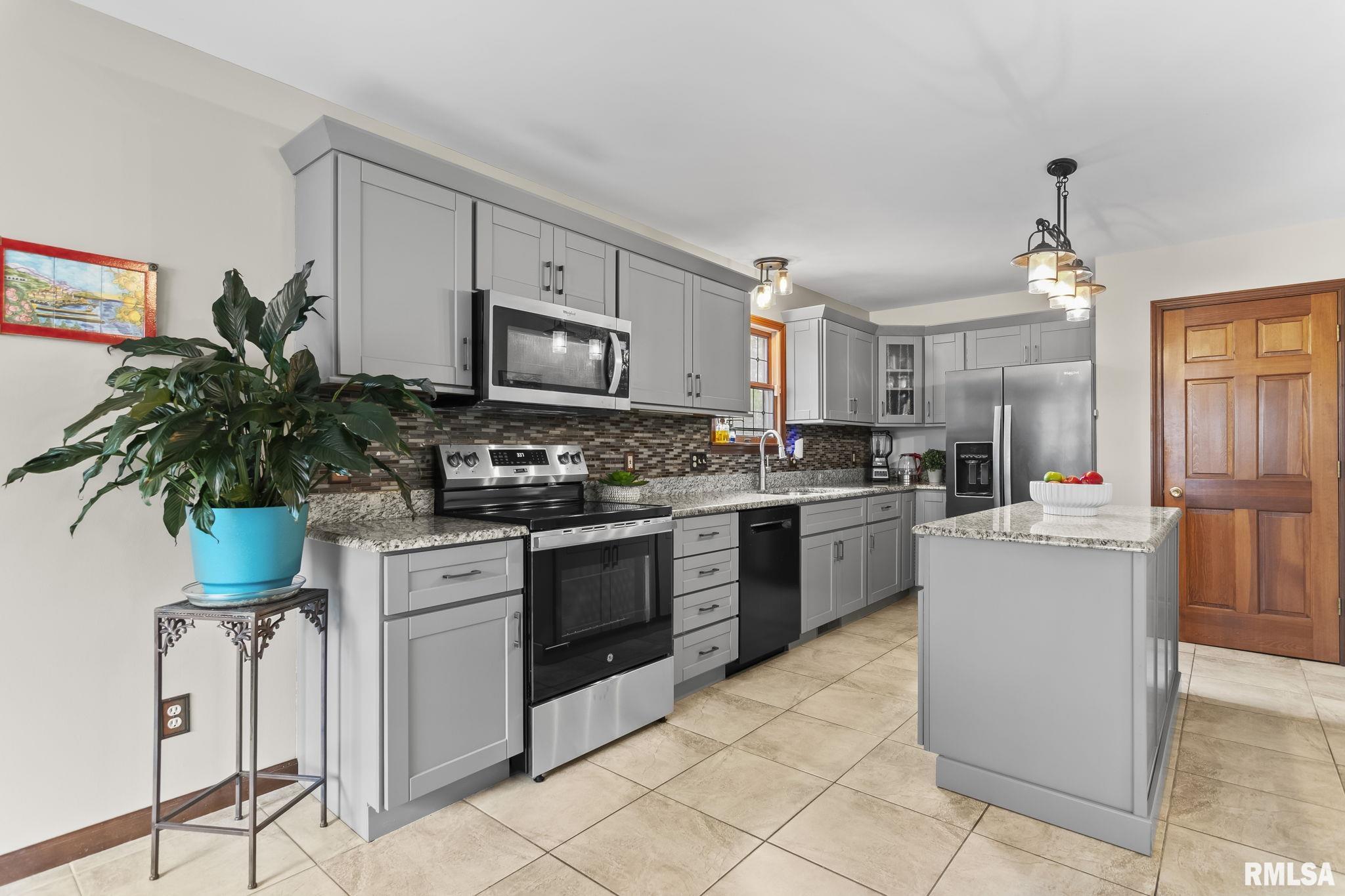 1805 Windycrest Drive Springfield, IL 62704 - Photo 12 of 47