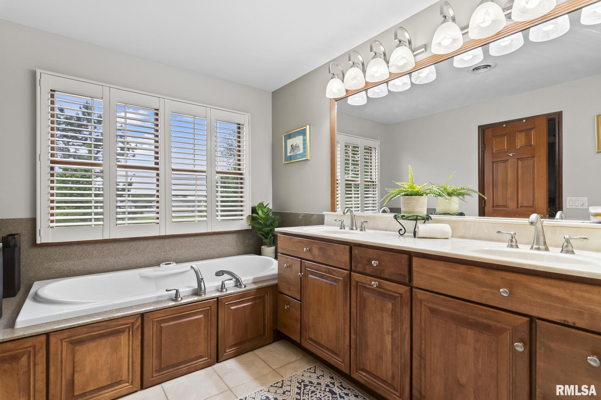 1805 Windycrest Drive Springfield, IL 62704 - Photo 25 of 47