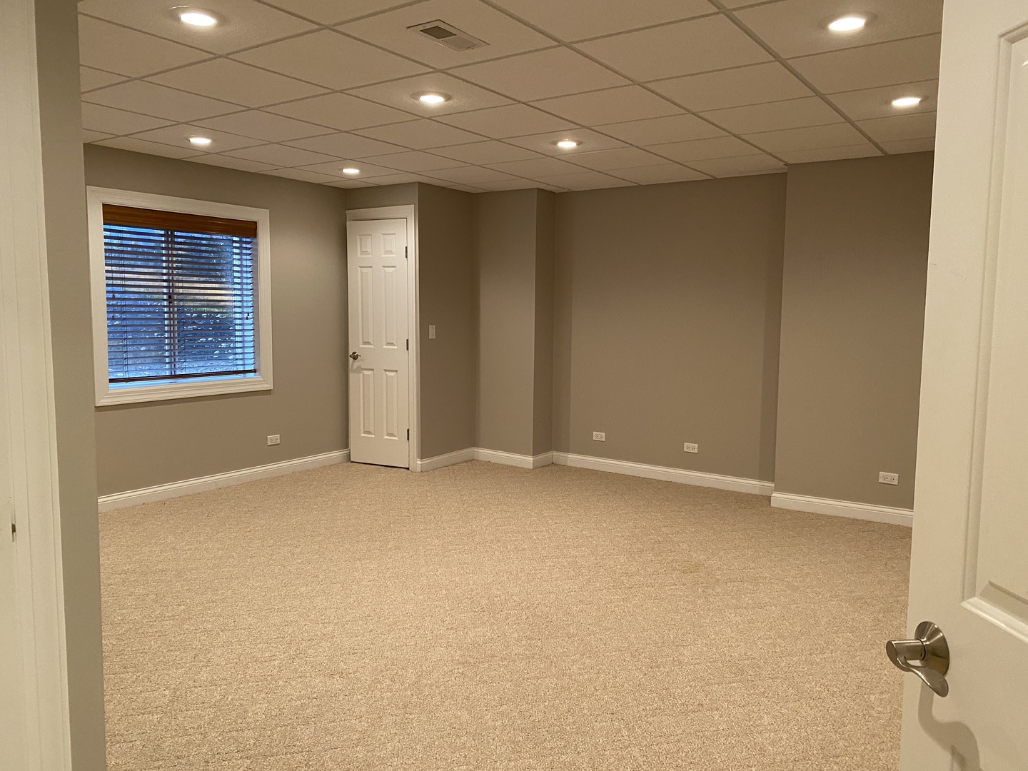 1686 Constitution Drive Glenview, IL 60026 - Photo 16 of 22 an empty room with windows