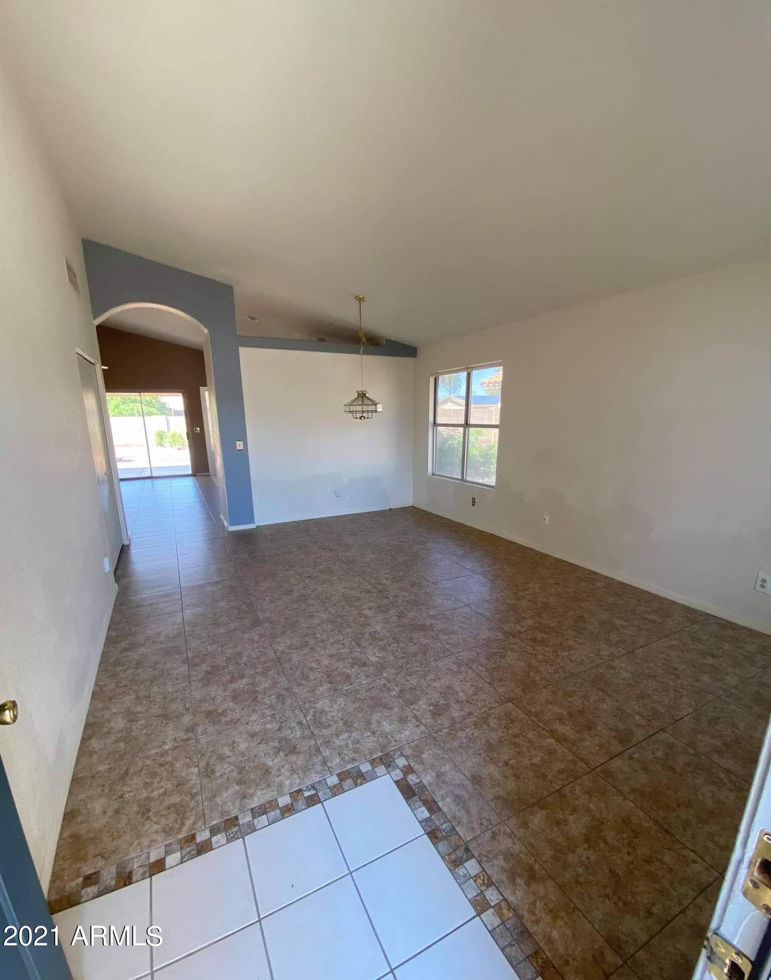 426 West Smoke Tree Road Gilbert, AZ 85233 - Photo 3 of 19 FR1_1