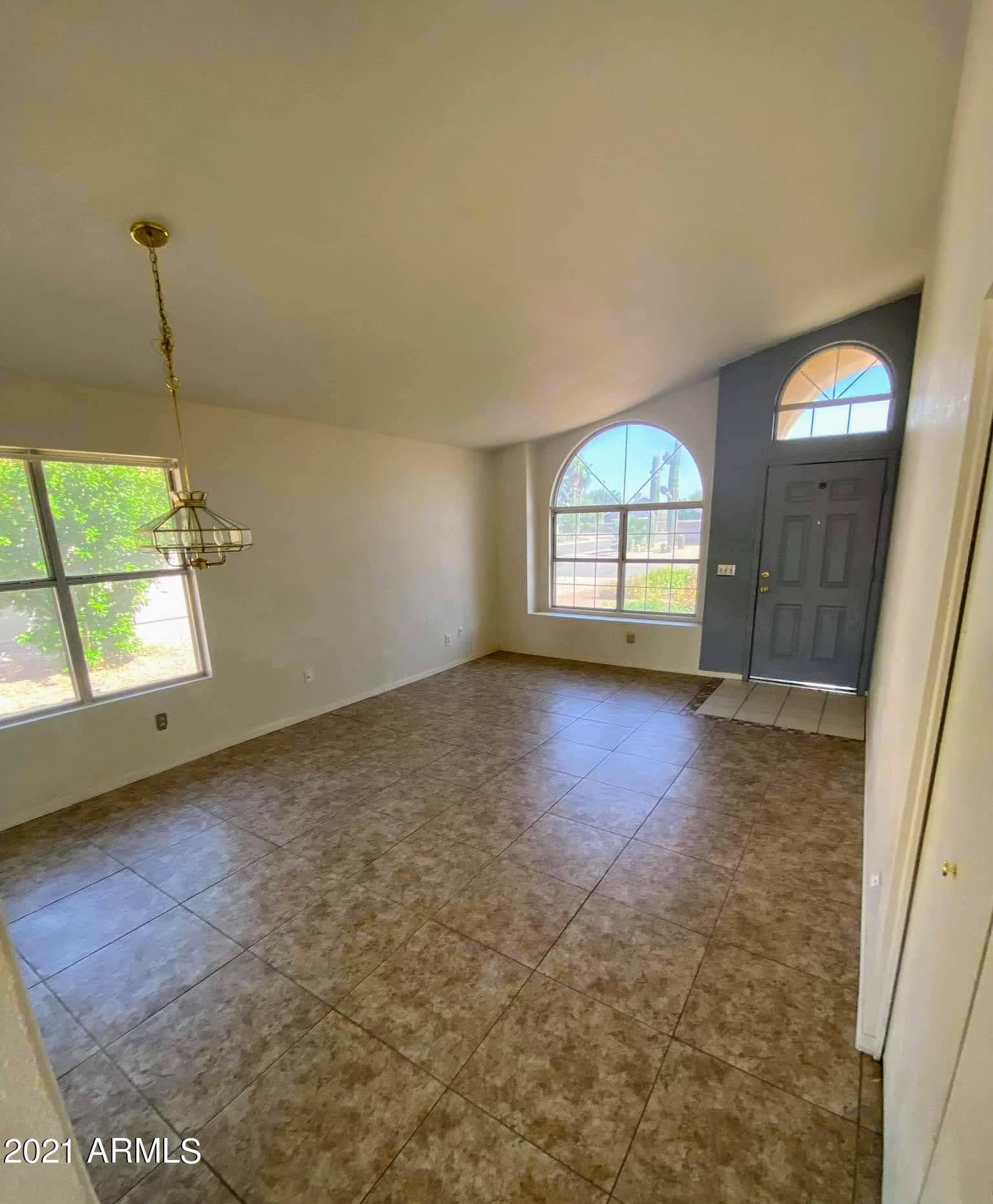 426 West Smoke Tree Road Gilbert, AZ 85233 - Photo 4 of 19 FR1_2