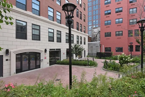 $1,950 | 2 Mill Street, Unit 6D, Yonkers, NY 10701