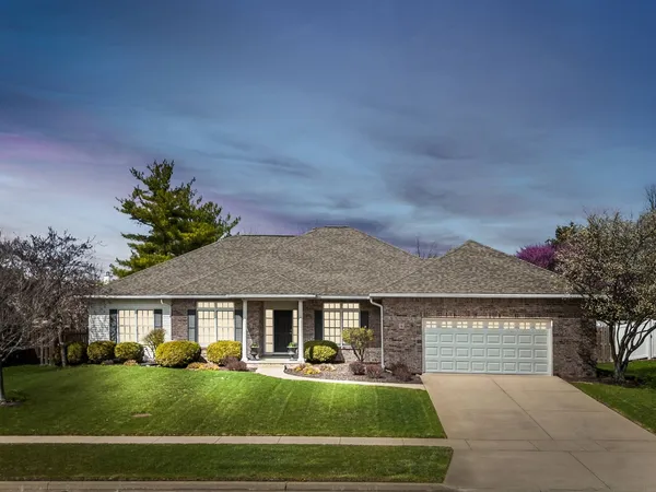 $420,000 | 8 Sable Oaks Court, Bloomington, IL 61704