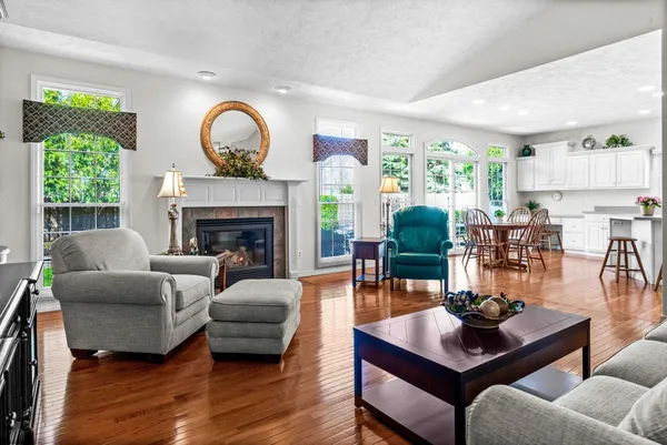 $420,000 | 8 Sable Oaks Court, Bloomington, IL 61704