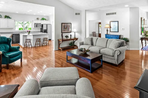 $420,000 | 8 Sable Oaks Court, Bloomington, IL 61704