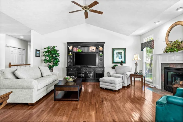 $420,000 | 8 Sable Oaks Court, Bloomington, IL 61704