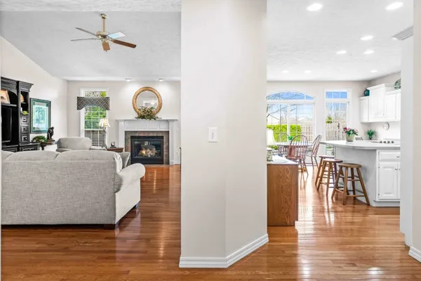 $420,000 | 8 Sable Oaks Court, Bloomington, IL 61704