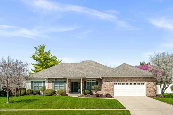 $420,000 | 8 Sable Oaks Court, Bloomington, IL 61704