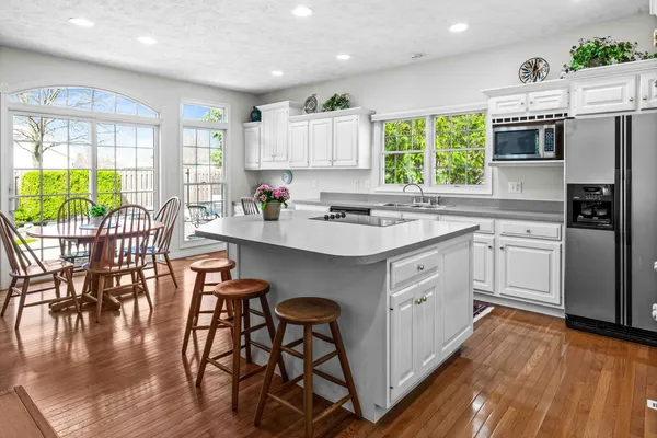 $420,000 | 8 Sable Oaks Court, Bloomington, IL 61704