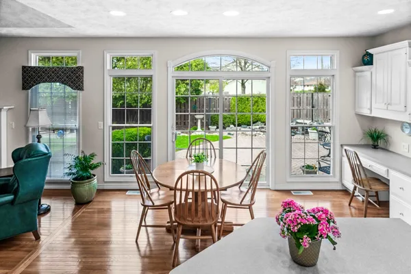 $420,000 | 8 Sable Oaks Court, Bloomington, IL 61704