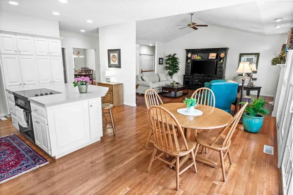 $420,000 | 8 Sable Oaks Court, Bloomington, IL 61704