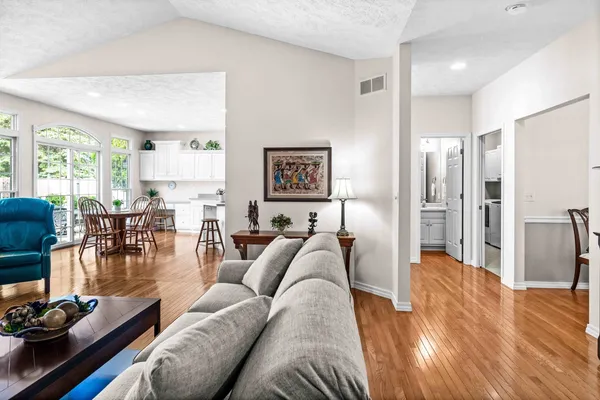 $420,000 | 8 Sable Oaks Court, Bloomington, IL 61704