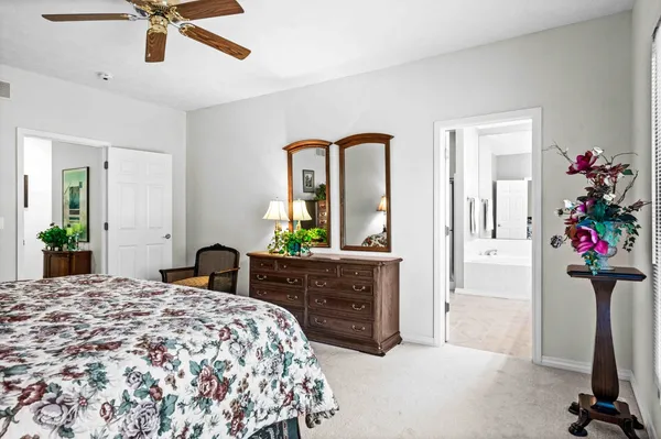 $420,000 | 8 Sable Oaks Court, Bloomington, IL 61704